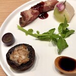 Tokyo Style Noodle ほたて日和 - 手前側　ブラウンマッシュの肉詰め〜ジェノベーゼソース〜