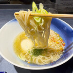 うずとかみなり - 笹切りのネギも載っています