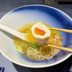 うずとかみなり - 絶妙な茹で加減の味玉