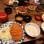 厚切とんかつよし平 甲府湯村店 - 