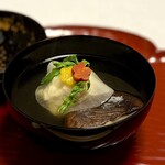 たか田八祥 - 椀物。海老しんじょうがとても美味しい。