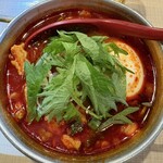 モツの朝立ち - 美しき赤と緑のコントラスト