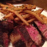 熟成短角牛リブロース300g炭火で周りを焼き固めて旨みを中に閉じ込めた絶品っす。