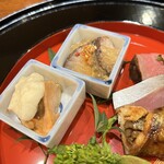 日本料理 幸庵 - 八寸 ・あん肝、上にとろろ、中に奈良漬 ・ナマコの酢漬け ・ローストビーフ ・シメサバに黄身酢 ・数の子の麹漬け ・穴子のゴボウ巻き ・菜の花は炙って