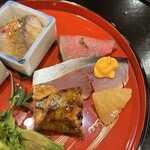 日本料理 幸庵 - 八寸 ・あん肝、上にとろろ、中に奈良漬 ・ナマコの酢漬け ・ローストビーフ ・シメサバに黄身酢 ・数の子の麹漬け ・穴子のゴボウ巻き ・菜の花は炙って