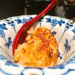 炭割烹 新谷 - 〆の炊き込みご飯のお焦げ ○
