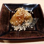 すし宮川 - 箸休め(大根漬け)