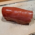 すし宮川 - 鮪の柵漬け(湯霜漬け)