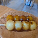 よしむらや - 料理写真:しんこだんご＆みたらしだんご　各120円