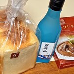 デイリーテーブル 紀ノ国屋 - 料理写真:食パンは実際にこのまんまの色です。