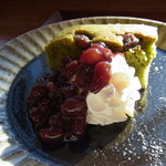 道草 - デザートは抹茶ケーキ。あずきと生クリームがついています