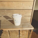 Blue DOOR Coffee 寺家町店 - お洒落なカップ。ドリップはよいのですが、カフェラテは陶器のカップの方がよいのですが。