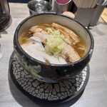 人類みな麺類とエスサワダ - 