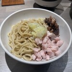 人類みな麺類とエスサワダ - 