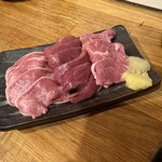 大衆酒場 もつ焼きと肉刺し ぶた横丁 - 