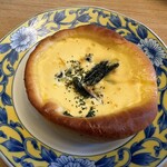 プルネール - 料理写真:ほうれん草とベーコンのキッシュ２５９円。  ほうれん草と短冊ベーコンの入ったキッシュです。