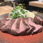 オクユカシ - 牛タンのトリミングステーキ