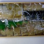 一作鮨 - 中はこんな感じになっていましたよ。さて、セロハンを取ってみましょう。