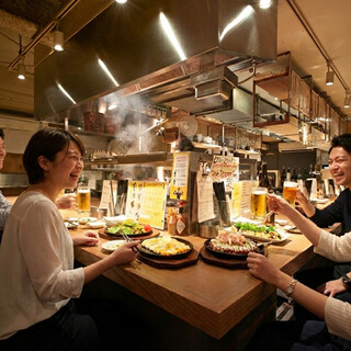 お洒落な「鉄板バル・お好み焼き・ワイン」