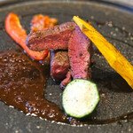 Les aromes - ランチコース 3190円 の北海道産蝦夷鹿ランプの部位の炭火焼き