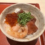 麦と麺助 - 三種の贅沢丼