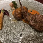 ブルガズ アダ - スプリングラムチョップ、黒毛和牛イチボ挽肉のキョフテ