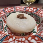 きう - 裏漉した月光百合根甘い素材の味わい、蕪のしみしみ出汁とふんわりした食感にも衝撃が走りました。野菜のソースと野菜の組み合わせ、優しくほっとする御料理でした。