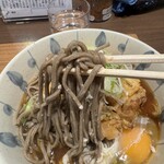 川村屋 - そばは黒くて太めで角が立ってボワボワ｡