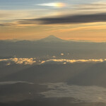 かつ平 - 機窓からの富士山と彩雲