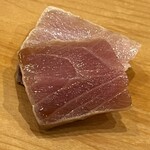 鮨 しゅん輔 - 鰤の漬けです。福井まで降りて来ました