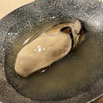 鮨 しゅん輔 - 煮牡蠣です。ミネラル感が半端有りません
