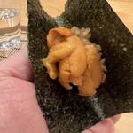 鮨 しゅん輔 - バフンウニの手巻きです