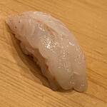 鮨 しゅん輔 - 海老味噌を挟んだボタン海老です