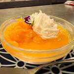 ツマンデ呑める みやこパーラー ハイサイ! - 濃厚杏仁豆腐を裏ごし島マンゴーソースで