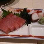 昭和食堂 - キハダ鮪赤身刺身