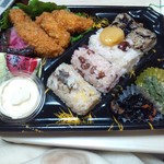 おこわ米八 - 広島産カキフライと四色おこわ弁当880円