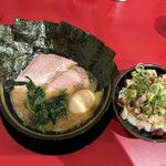 とらきち家 - とらきちラーメン、チャーシュー丼