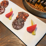 レストラン ウオゼン - イノシシサラミ山椒、チョリソー　ピクルス