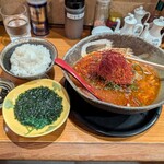 たけ虎 - レッドホットスパイシーラーメン(1辛)+伊勢志摩産あおさ+ライス。