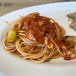 リトルネスト - 大山鶏サルシッチャと焼きネギのアラビアータ