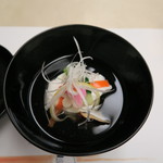 洛北荘 - ’15.01.03（土）　椀（清汁仕立て：丸豆腐・鯛葛打ち　柚子　松茸）