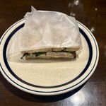 BOTTEGA Adi - 鴨のローストのホットサンド（500円）