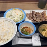 松屋 - 料理写真:牛焼肉定食¥890ご飯特盛で
