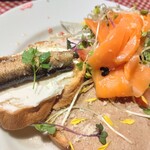 Betterave Bistro Jiro - 葉っぱの影にスモークサーモンも+