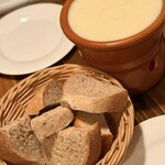 御徒町ワイン食堂パパン - アリゴ+バケット