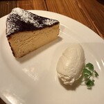 御徒町ワイン食堂パパン - シェーブルバスクチーズケーキ