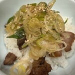 中華そば うゑ田 - 限定：ネギチャーシュー丼 400円。