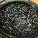 上六ワイン - アオリイカのイカスミパエリア