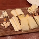 ワインの酒場。ディプント - 7種類のチーズの盛り合わせ