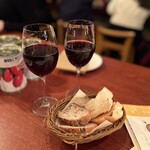 ワインの酒場。ディプント - ランブルスコで乾杯